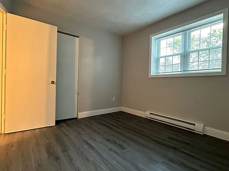 1093 Main St Apartments — Photo 11
