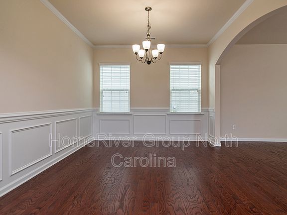 4th image of 111 Sequoia St