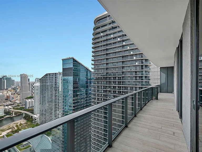 45 SW 9th St #4509 — Photo 27