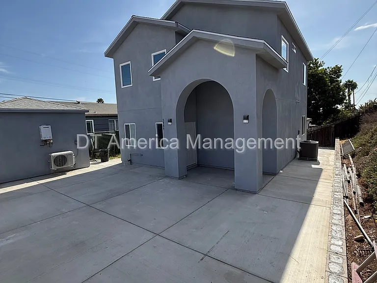 5484 Timothy Dr — Photo 3