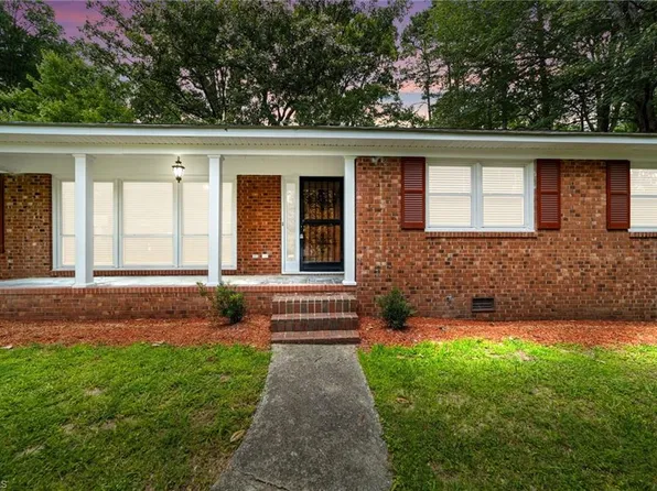 5108 Lakeshore Ct, Greensboro, NC 27407