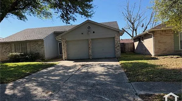 2734 Grand Canyon Dr — Photo 1