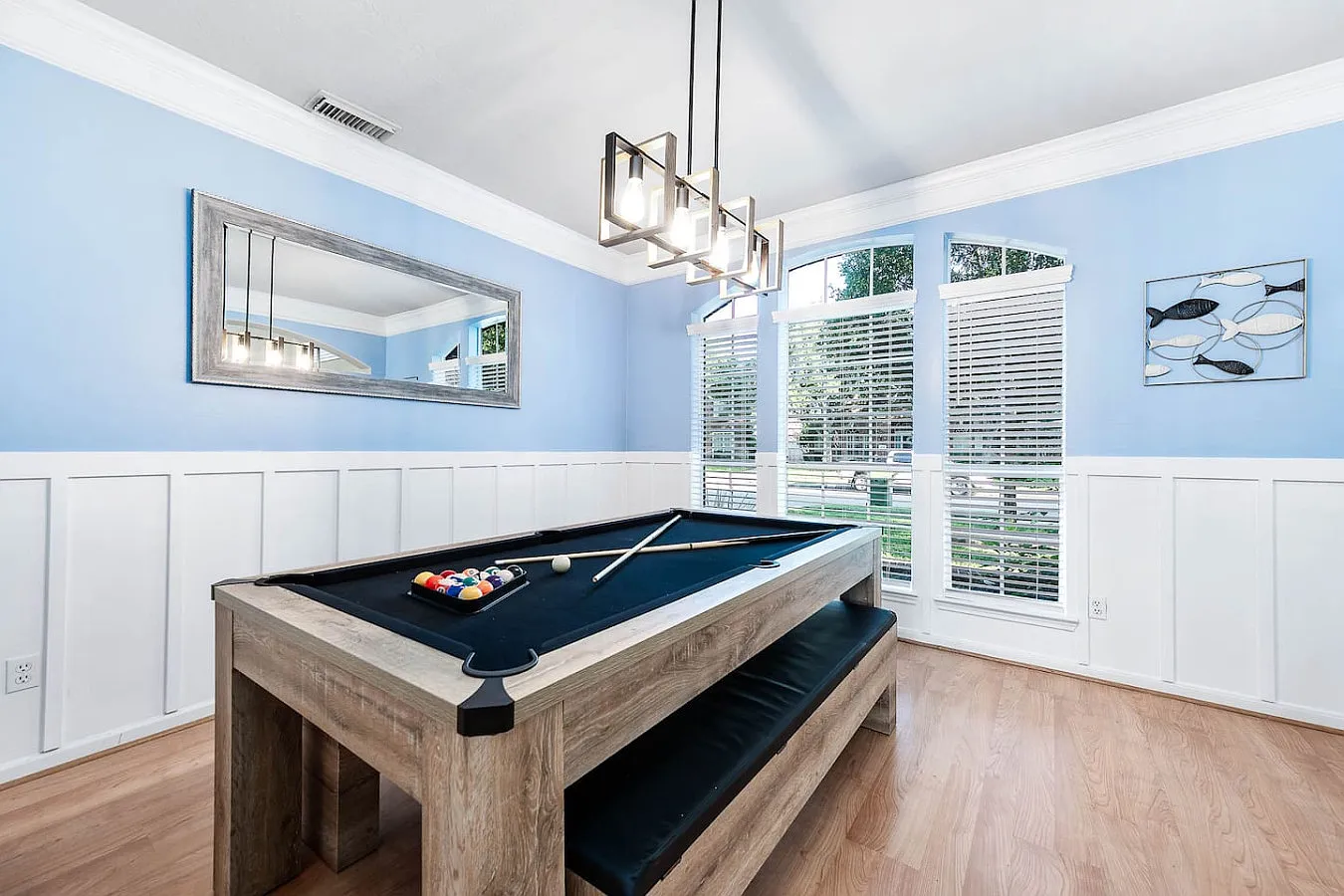 11 bed, 2.5 bath, 2722 sqft, $4,500 — Photo 1