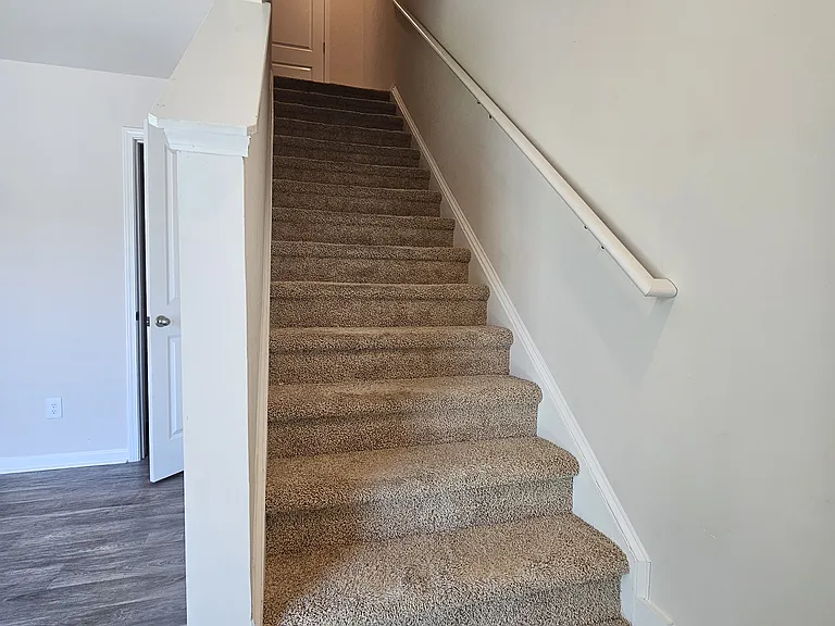 102 Mansfield Ct — Photo 8