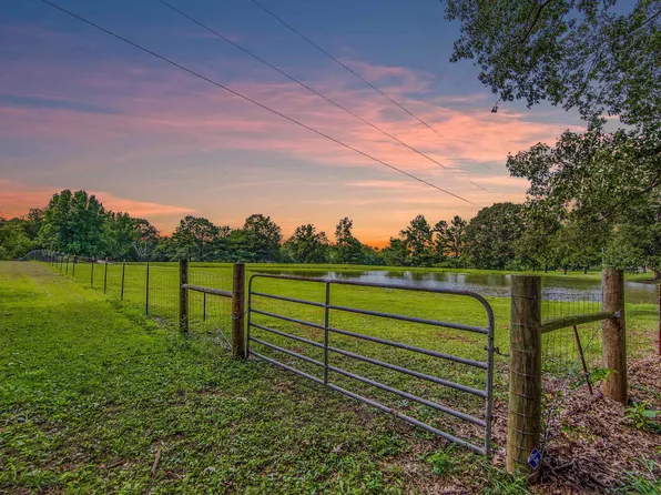 12 McRee School House Rd, Trenton, TN 38382