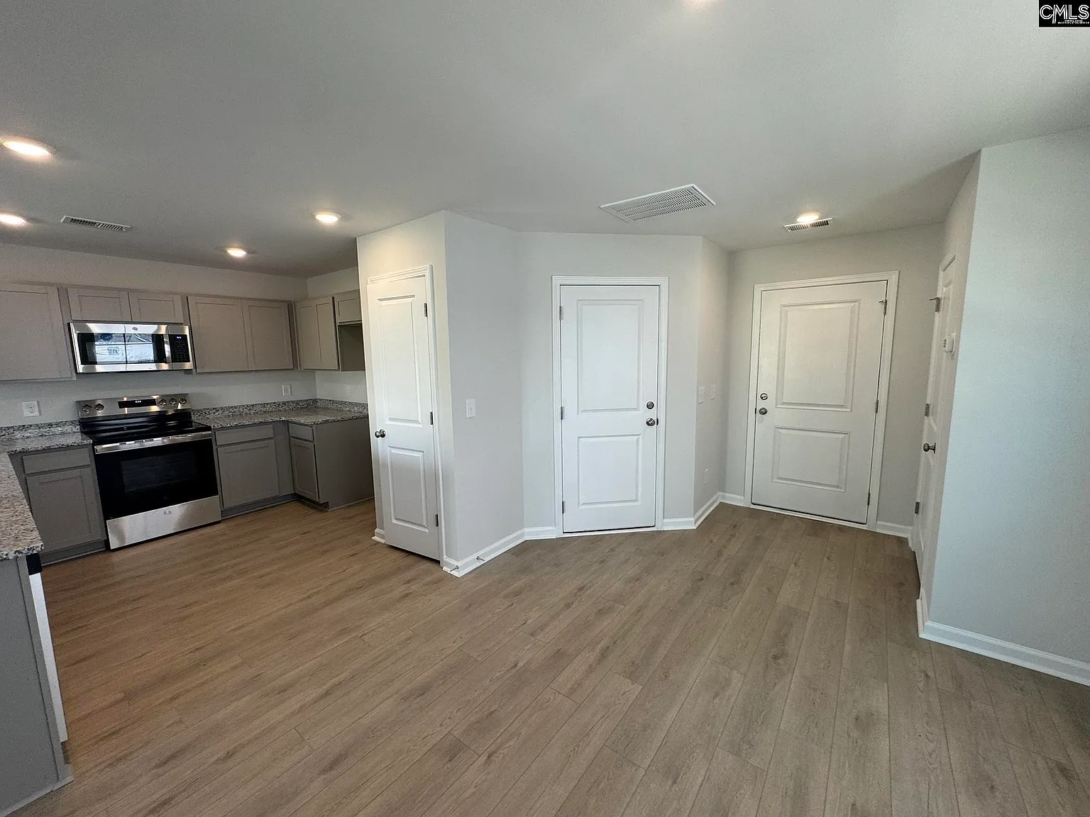 3 bed, 1476 sqft, $1,950 — Photo 3