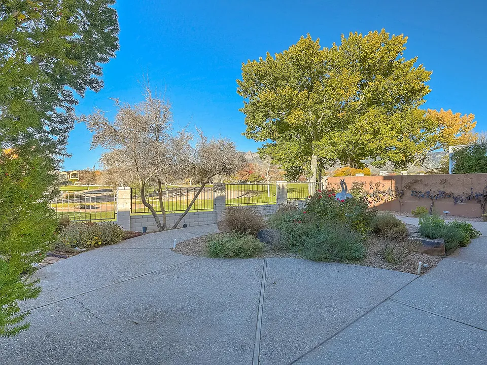 10025 Barrinson NE