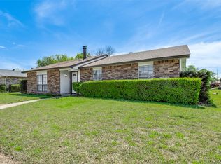 2121 Palmer Trl, Grand Prairie, TX 75052