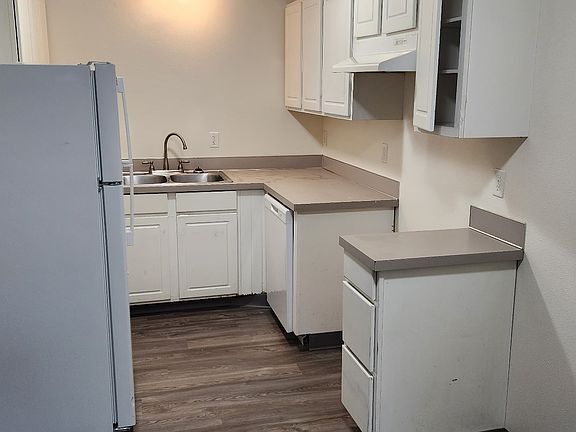 2nd image of 2296 Hill St SE APT 3