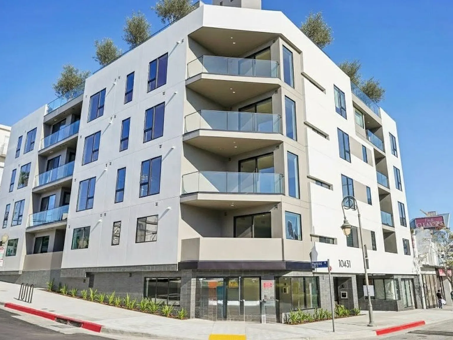 10431 Santa Monica — Photo 1
