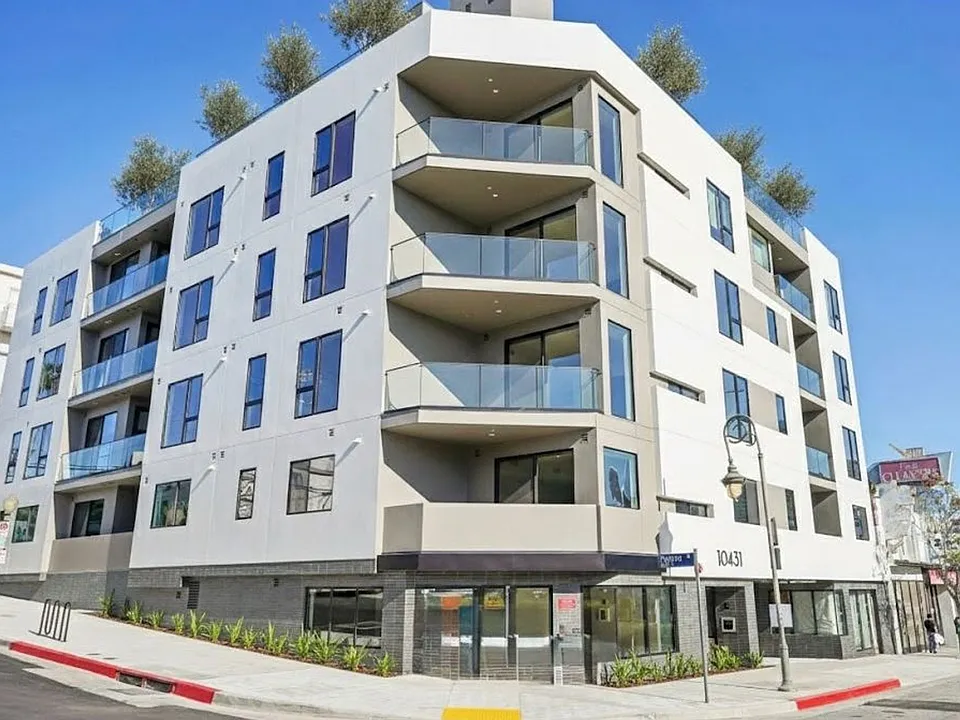 10431 Santa Monica