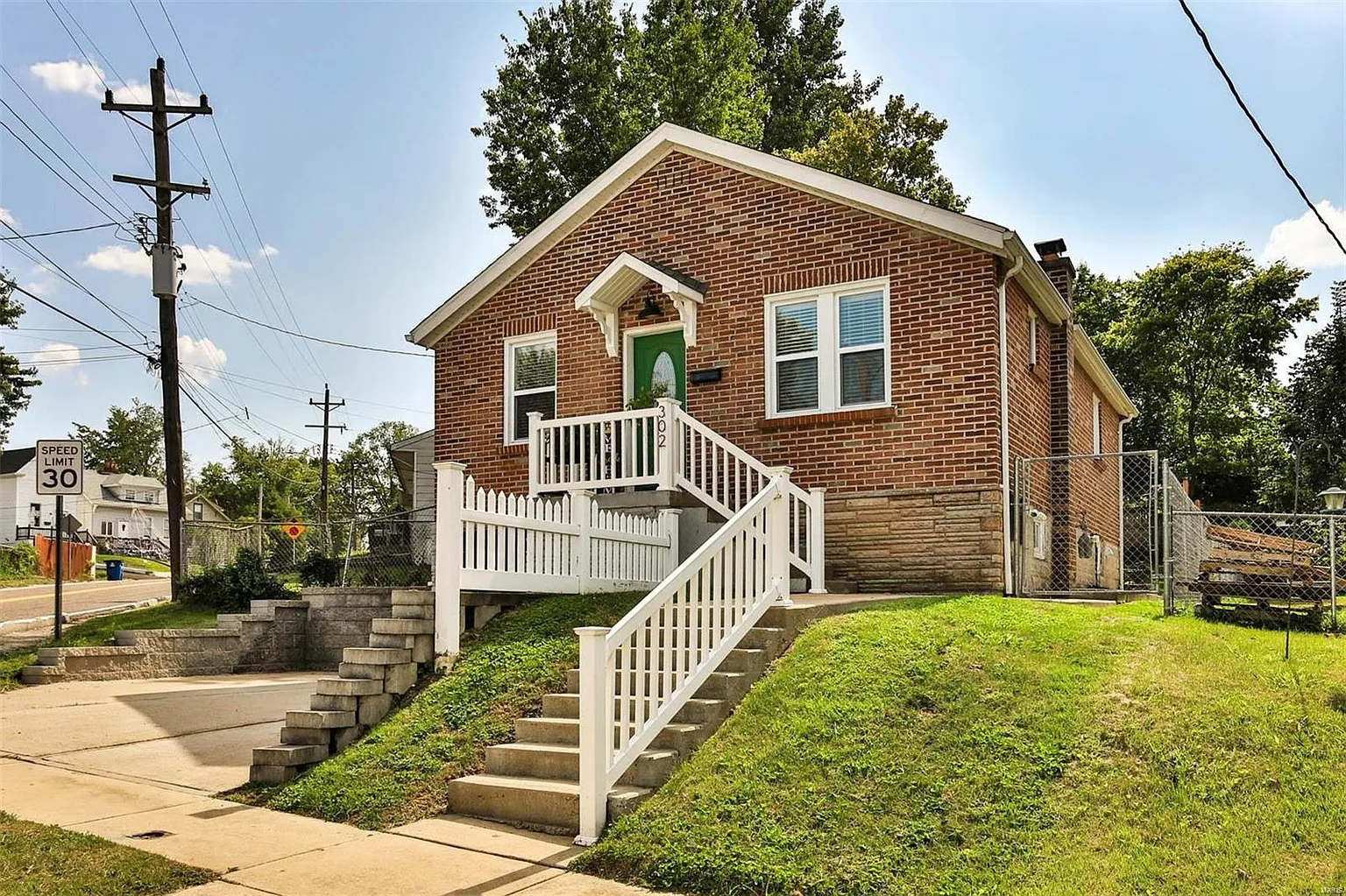 302 Bayless Ave photo 1