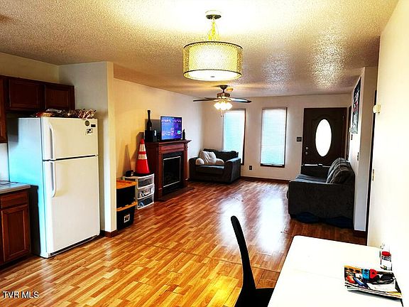 5th image of 504 W 9th Ave