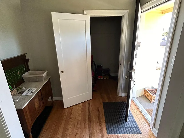 430 Jason Ave N — Photo 3
