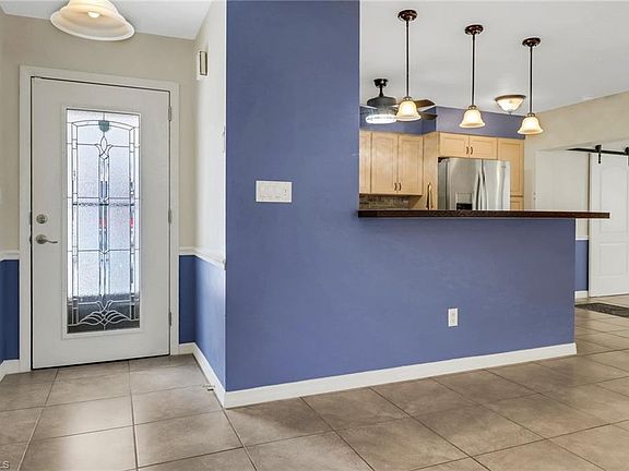 4th image of 215 Oaklawn CT