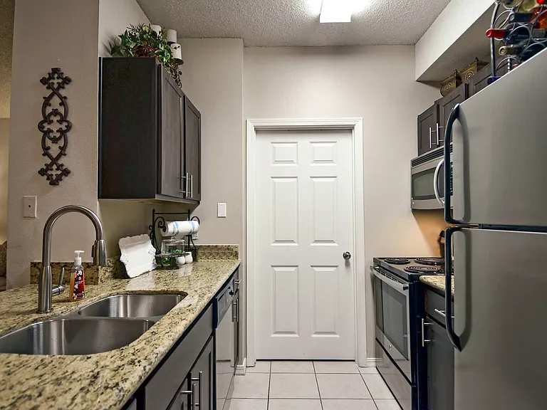 LaCrosse Apartments and Carriage Homes — Photo 14
