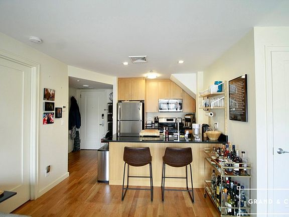 3rd image of 95 Dupont St Penthouse 4