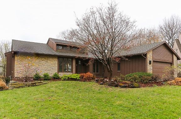 2nd image of 10060 Hemlock Dr