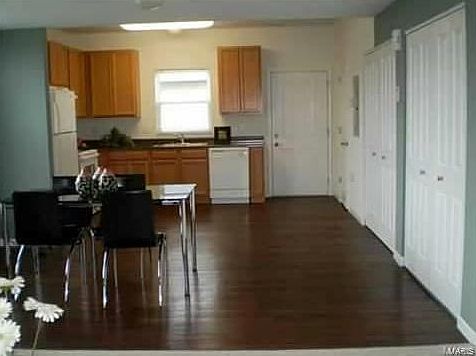 3rd image of 719 Dickson St