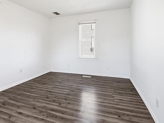 4th image of 746 S Front St