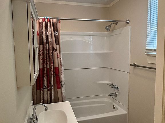 2nd image of 83 Mineola Ave #83