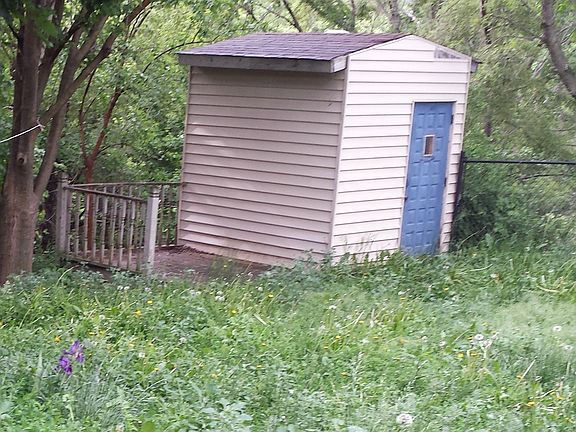 5th image of 161 Glenbrook Dr