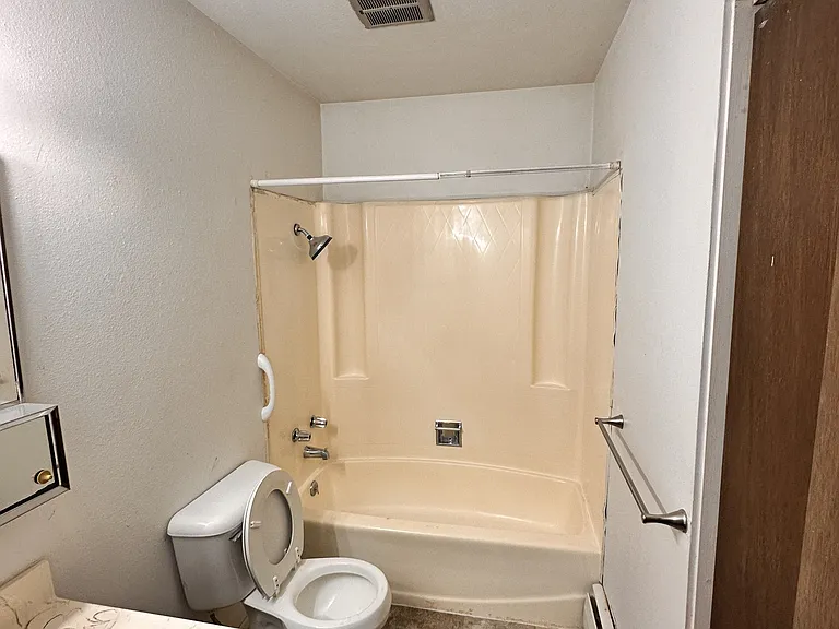 1316 Poplar Dr #4 — Photo 6