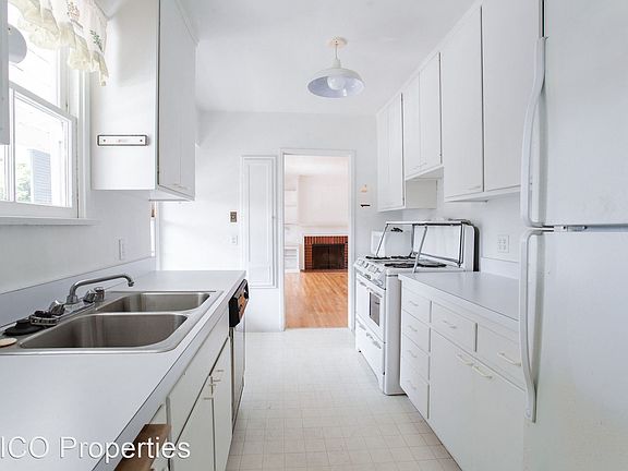 5th image of 1542 Veteran Ave