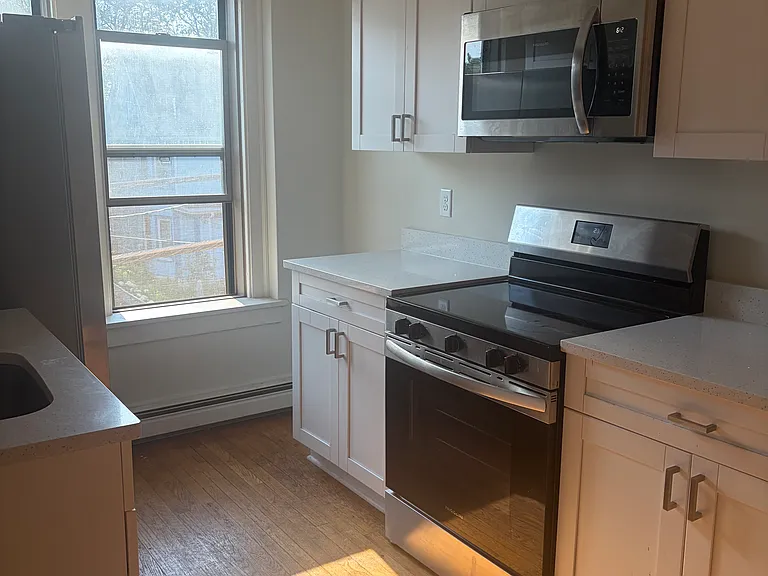 1709 Shields Ave #6 — Photo 8