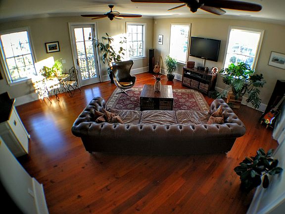 Great Rm w/ Giant 10ft Couch