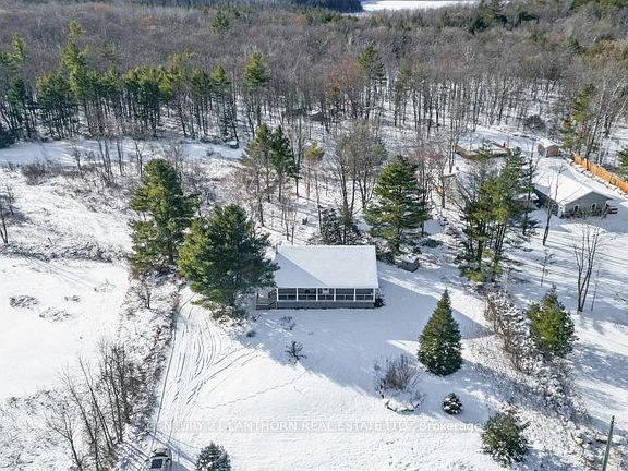 4th image of 337 Jarvis Rd