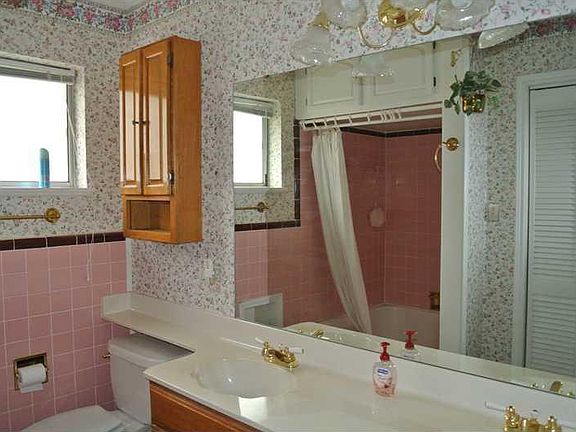 5th image of 328 Berkshire Pl