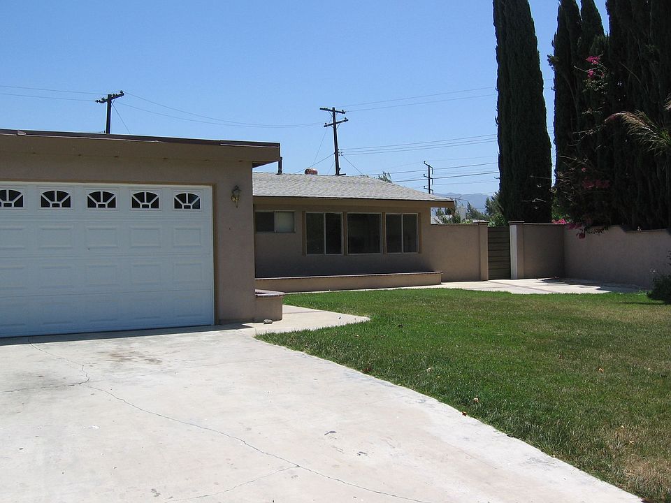 2nd image of 1049 Lullaby Ln