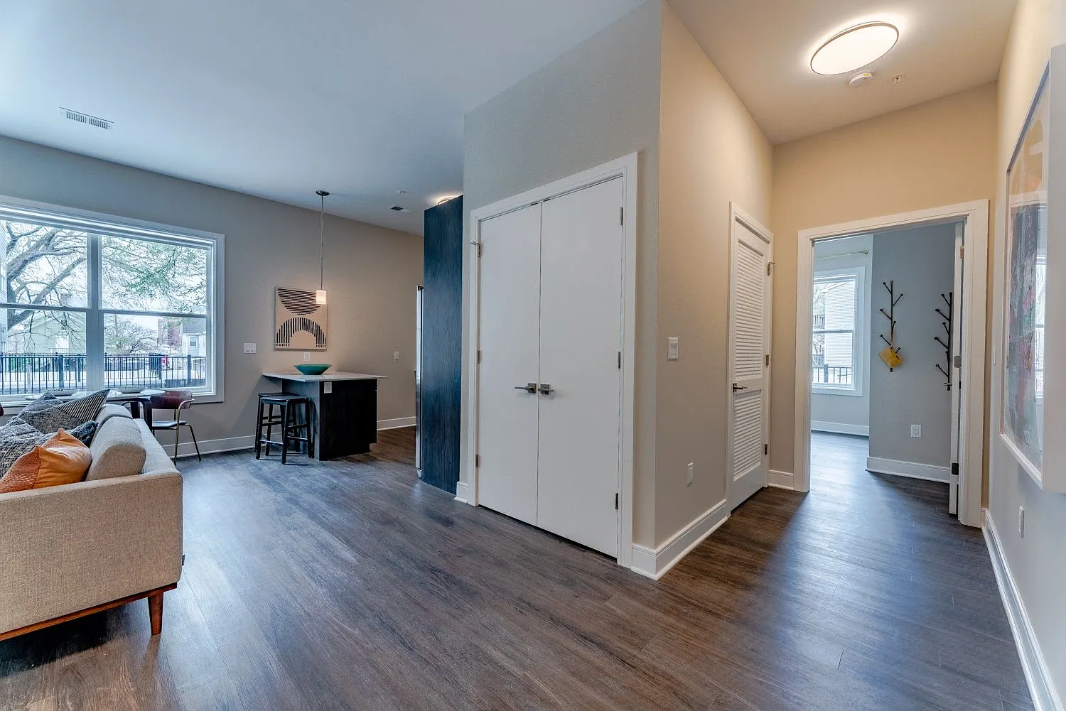 1 bed, 755 sqft, $2,000 — Photo 4
