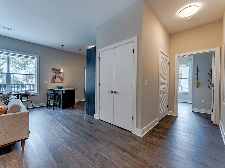 310 Madison Ave #201 — Photo 4