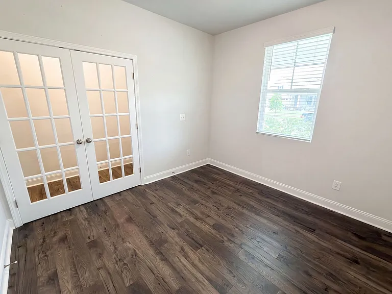 1205 Black Walnut St — Photo 16