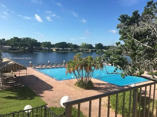 200 Berkley Rd APT 123, Hollywood, FL 33024