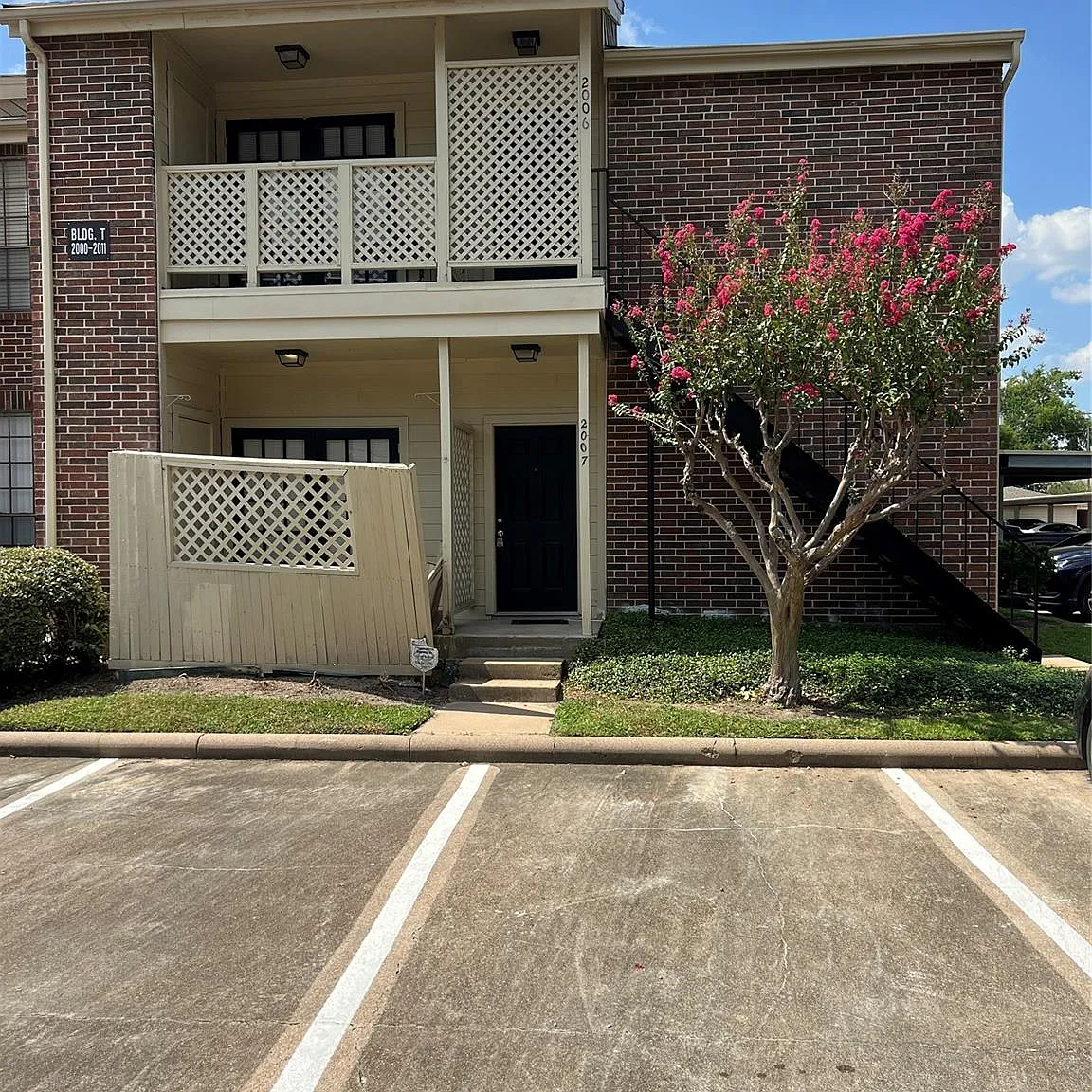 2 bed, 1.0 bath, 804 sqft, $1,300 — Photo 4