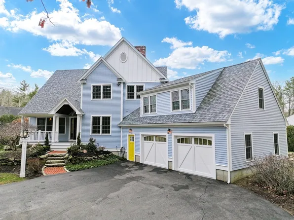 2 Fieldstone Dr, Westport, MA 02790