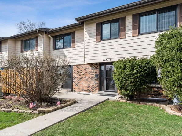 7330 Winthrop Way Unit 2, Downers Grove, IL 60516
