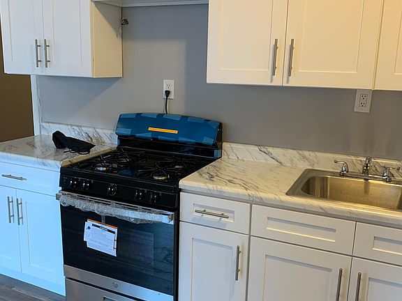 3rd image of 129 Scofield St APT 13
