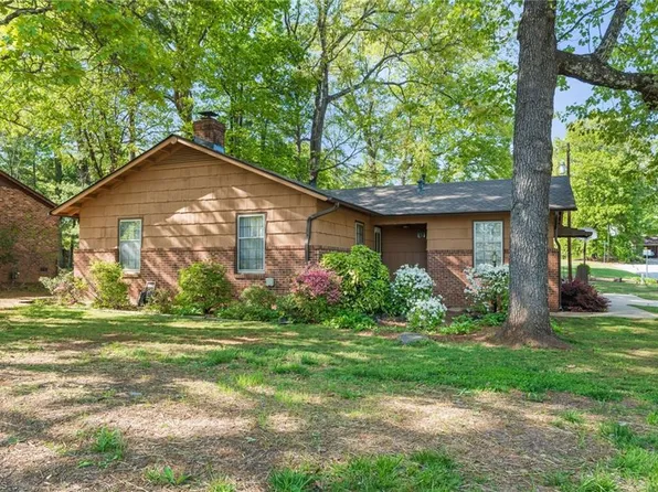 3900 Kalloramo Dr, Greensboro, NC 27407