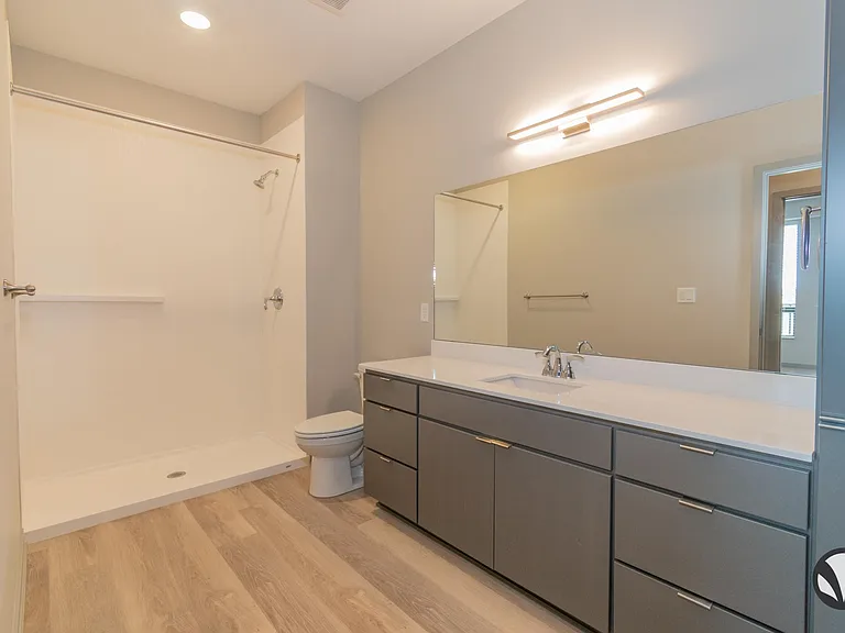 Chateau at Yankee Hill Apartments — Photo 47