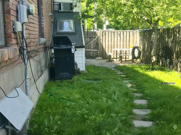 1314 Dupont St, Toronto, ON M6H 2A7