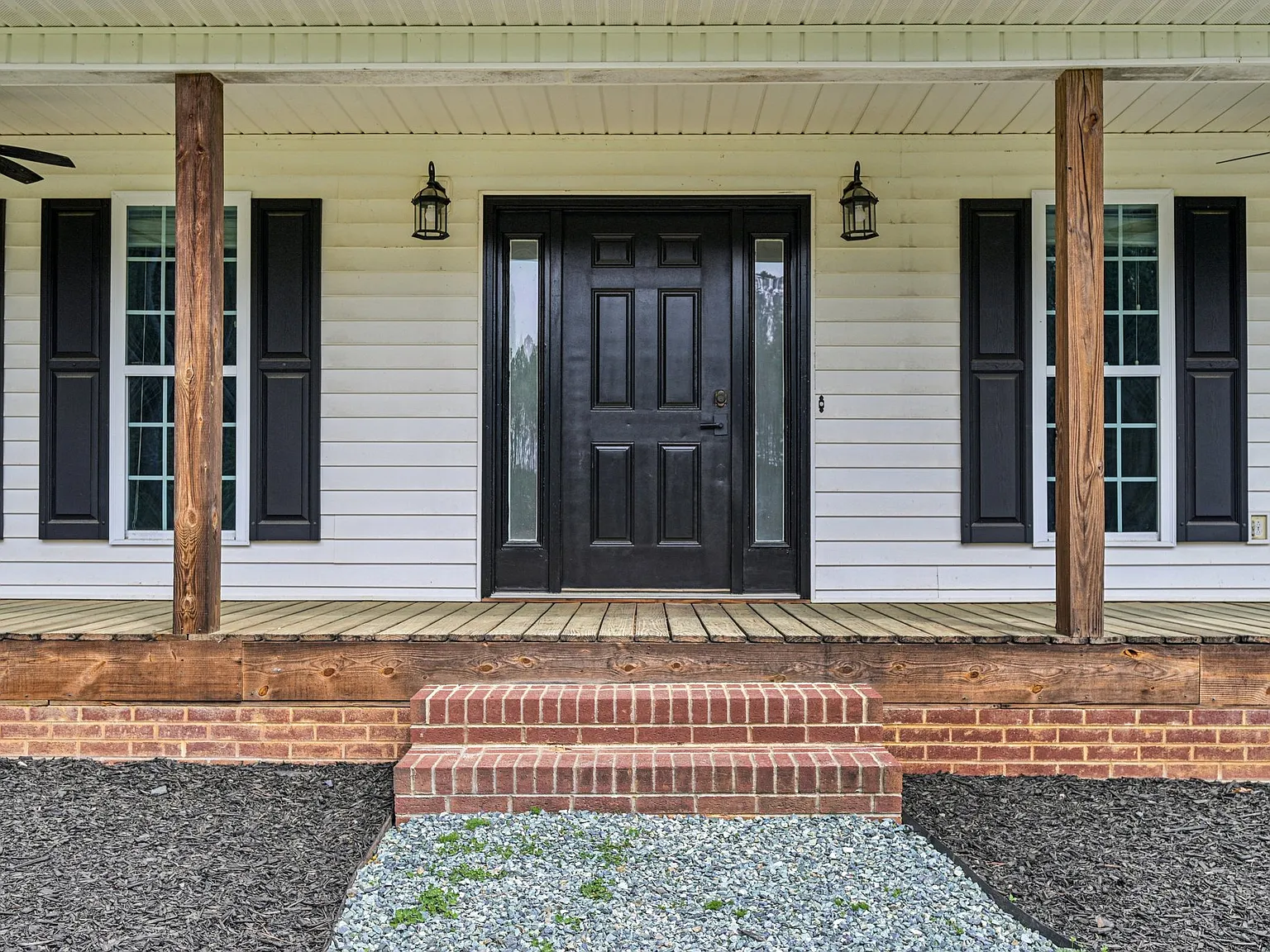 3 bed, 2301 sqft, $2,300 — Photo 3