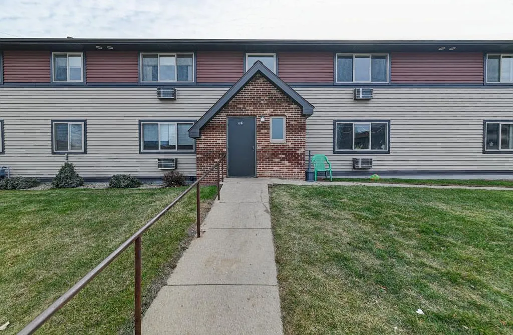 100 Sunset Ln, 6 — Photo 1