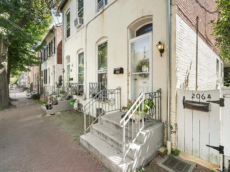 206A E 3rd St — Photo 24