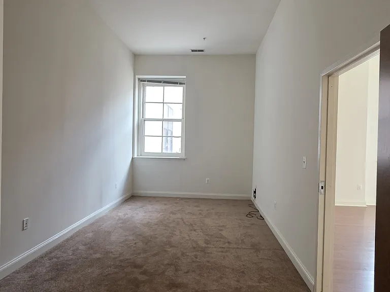 811-0 Filbert St #810 — Photo 21