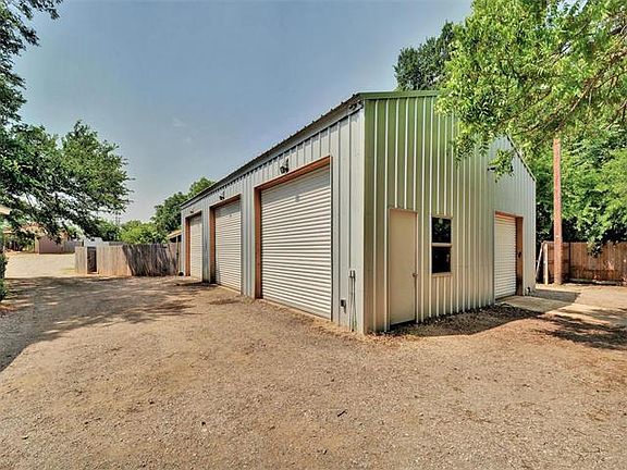 3rd image of 3006 E Palm Valley Blvd