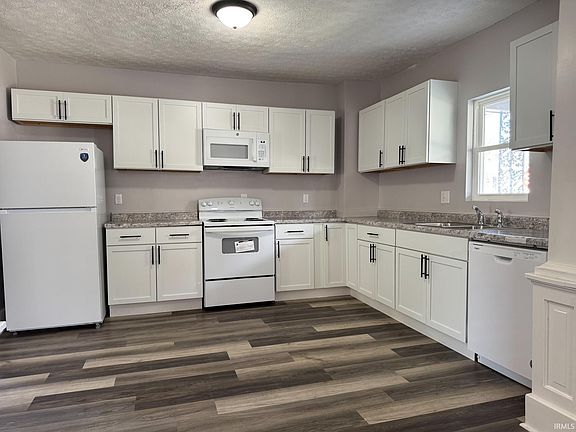 5th image of 811 W Foster St